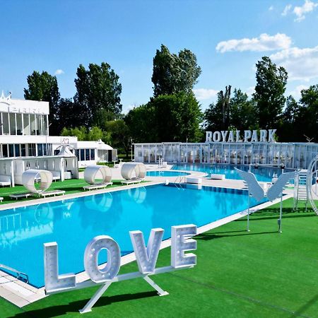 Hotel Royal Park Complex Bascov Exterior foto